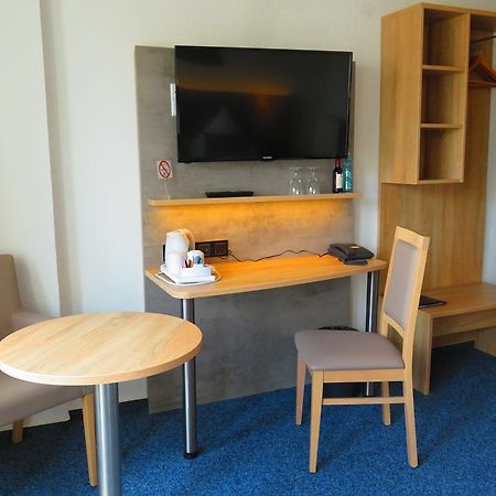 Hotel Am Sonnenhang Kassel Bagian luar foto